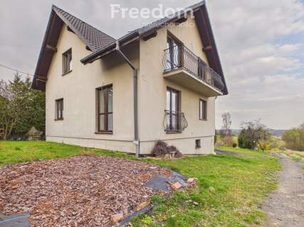 Dom jednorodzinny z dużą działką.