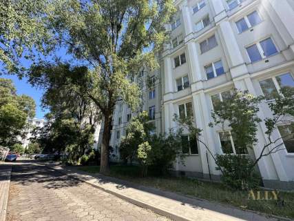 3 pokoje w zadbanej kamiennicy na Mokotowie
