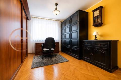 Bartodzieje 1 piętro, balkon ,2pokoje,patking