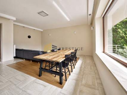 Prestigious Location Neighberhood Modern House