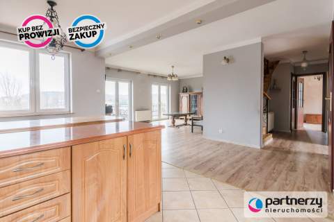 Dom wolnostojący z dwoma osobnymi mieszkaniami