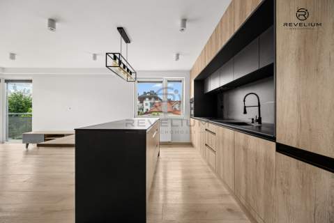 Duży balkon Przestrzeń Kom. lok. Msc. w hali