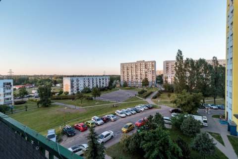 Beli Bartoka 35, Widzew, duża kawalerka z balkonem