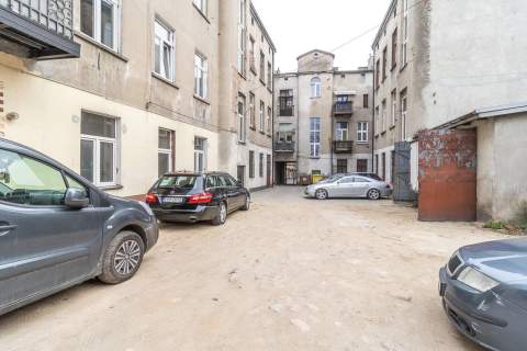 2 pokoje, parter, centrum Brzezin parking