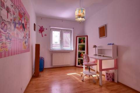 Trzypokojowe z dużą piwnicą /4,1 m2/
