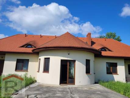 Dom z 2012r na działce 1,77 ha.