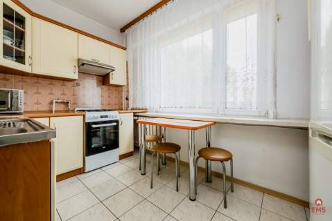 Przestronne 2 pokoje, pierwsze piętro