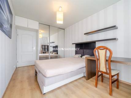 M 50M2 / 3 POKOJE / BALKON / GARAŻ / ZIELONO