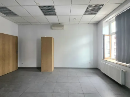 Lokal z witryną i parkingiem, Lwowska 190 m2