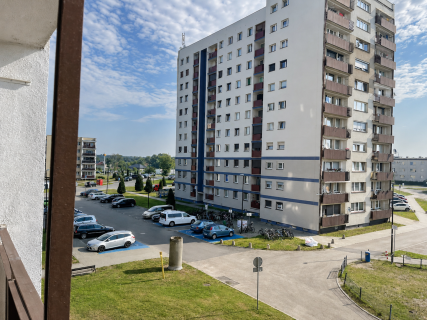 2 duże pokoje duży balkon winda gotowe do zamieszkania