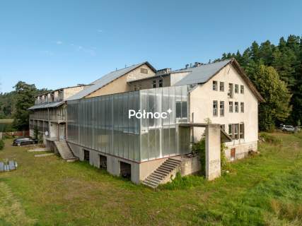 Obiekt hotelowy nad jeziorem Kalwa