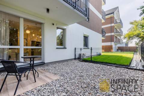 Studio z ogródkiem Parking Bemowo / Chrzanów