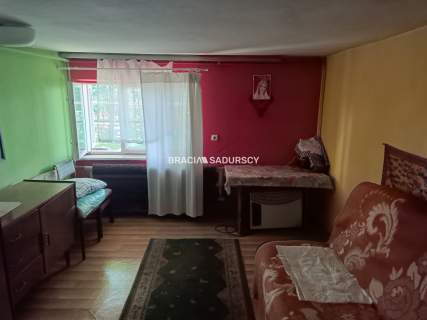 Budynek z lat 70-tych w Targowisku gm.Kłaj