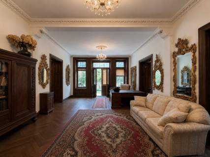 Zabytkowy pałac 1 160 m 2,57 ha parku Wrocław