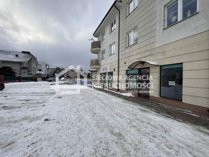 Lokal w centrum Rumi z witryną na parterze