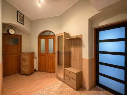 70m2 / 3 pokoje / PARTER - w ładnej kamienicy