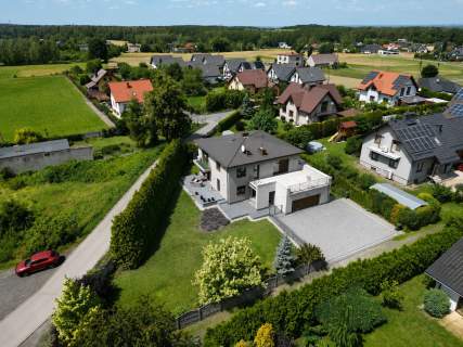 Efektowny, wolnostojący dom o pow. 243 m2
