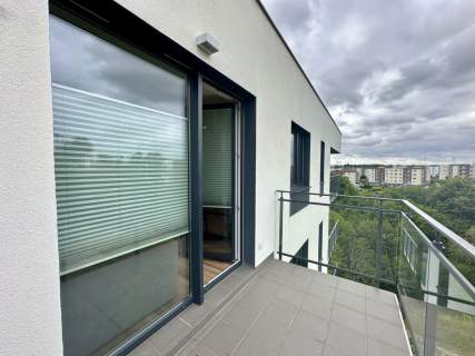 40 m komfortu balkon i garaż