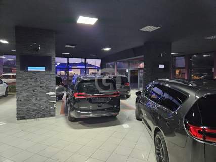 Salon samochodowy na wynajem 