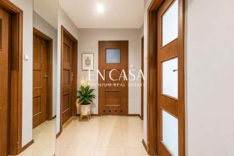 57 m 4 pokoje balkon Wola