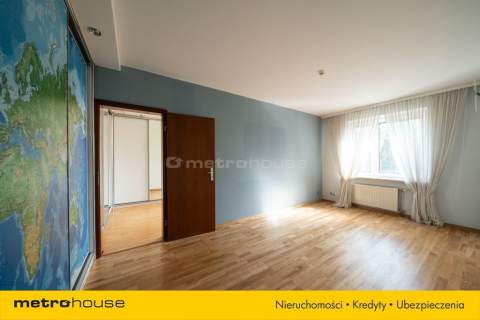 Apartament - 4 pokoje z garażem i balkonem