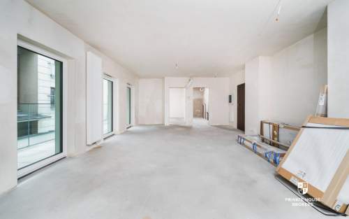 Apartament z balkonem w sąsiedztwie Błoń