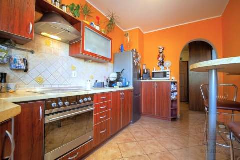 Z osobną kuchnią, balkon 2 pokojowe, młode osiedle