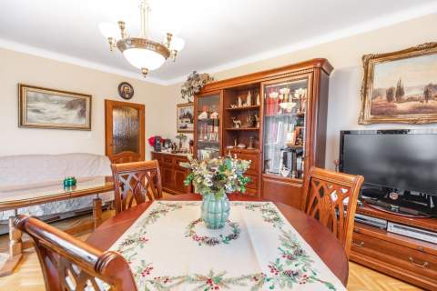 Centrum 3 pokoje, balkon, piwnica, 2 garaże