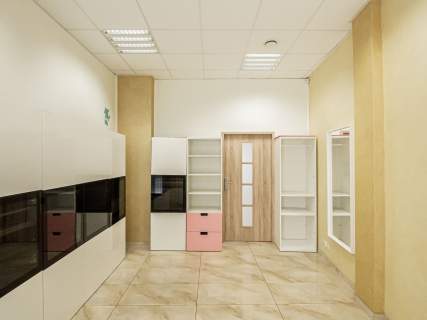 Zadbany lokal w centrum Legnicy - parking obok