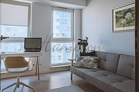 Nowoczesny apartament z dużym balkonem i recepcją