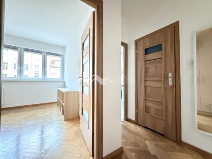 Centrum /Do zamieszkania od zaraz/oddzielna kuchni