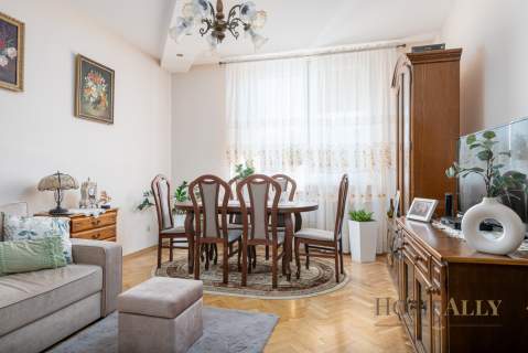 3 pokoje w zadbanej kamiennicy na Mokotowie