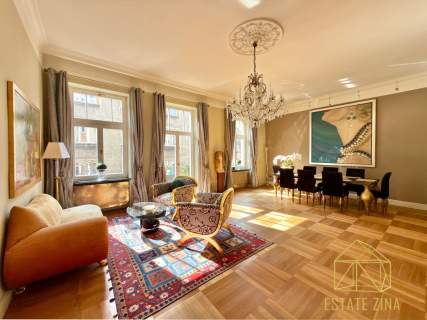 Przestronny apartament z balkonem w Kamienicy