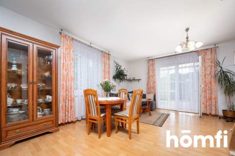 Zadbany dom z pięknym ogrodem 4 sypialnie Salon