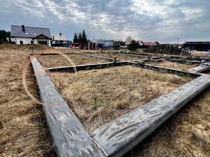 DZIAŁKA1100 m /SPOKOJNA OKOLICA/LAS/OGRODZENIE