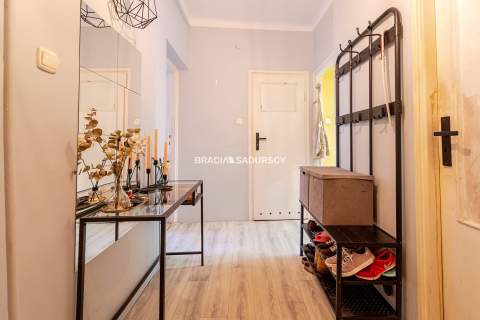 2pokojowe mieszkanie Parking Balkon Piwnica