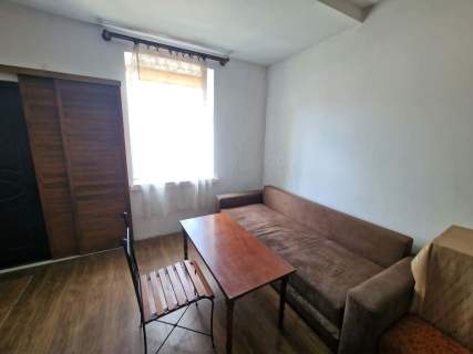 Bezczynszowe mieszkanie parter kamienica 2pokoje