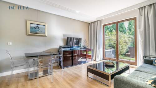 Komfortowy apartament z ogródkiem 800 m od plaży 