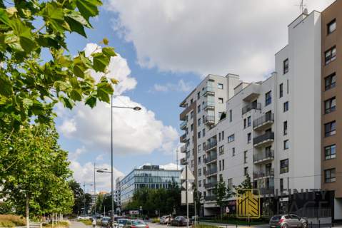 3 pokoje z balkonem i parkingiem na ana Kazimierza