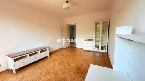 Trzypokojowe M z oddzielną kuchnią blisko centrum