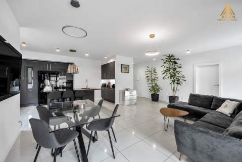 Jasny Apartament 77 m2 - 2 pok - Taras 65m2 - Wola
