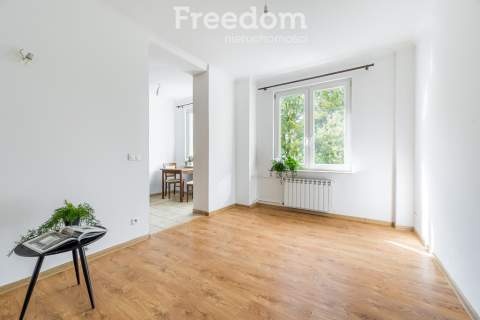 Kawalerka 23,80 m2 z oddzielną kuchnią.