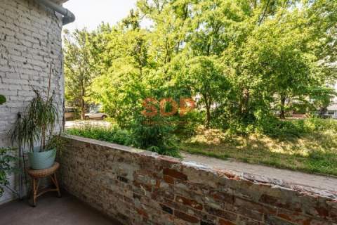 Klimatyczna kamienica po remoncie 60 m2, dębowe podłogi, balkon