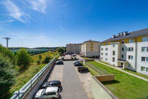 3 pokoje duży balkon hala garażowa piwnica