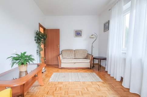 Parterowy dom z ogrodem i stawem   Dębe Wielkie