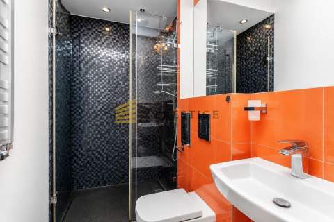 Last Floor Prestige Apartment Security 24/7