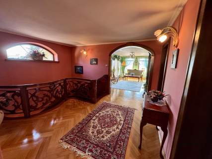 Przestronny dom 360 m z ogrodem   Piękny ogród