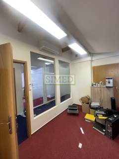 Wysoki standard,skosy,recepcja,parking,ochrona,24h