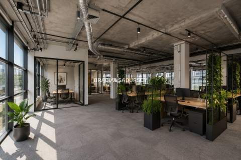 Wykończony lokal biurowy 154 m do wynajęcia