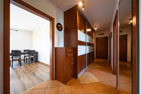 3 pokoje duży balkon hala garażowa piwnica